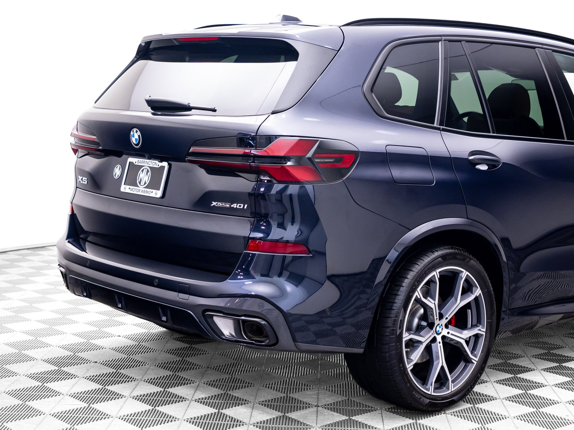 Certified Used 2026 Carbon Black Metallic BMW xDrive40i image 33