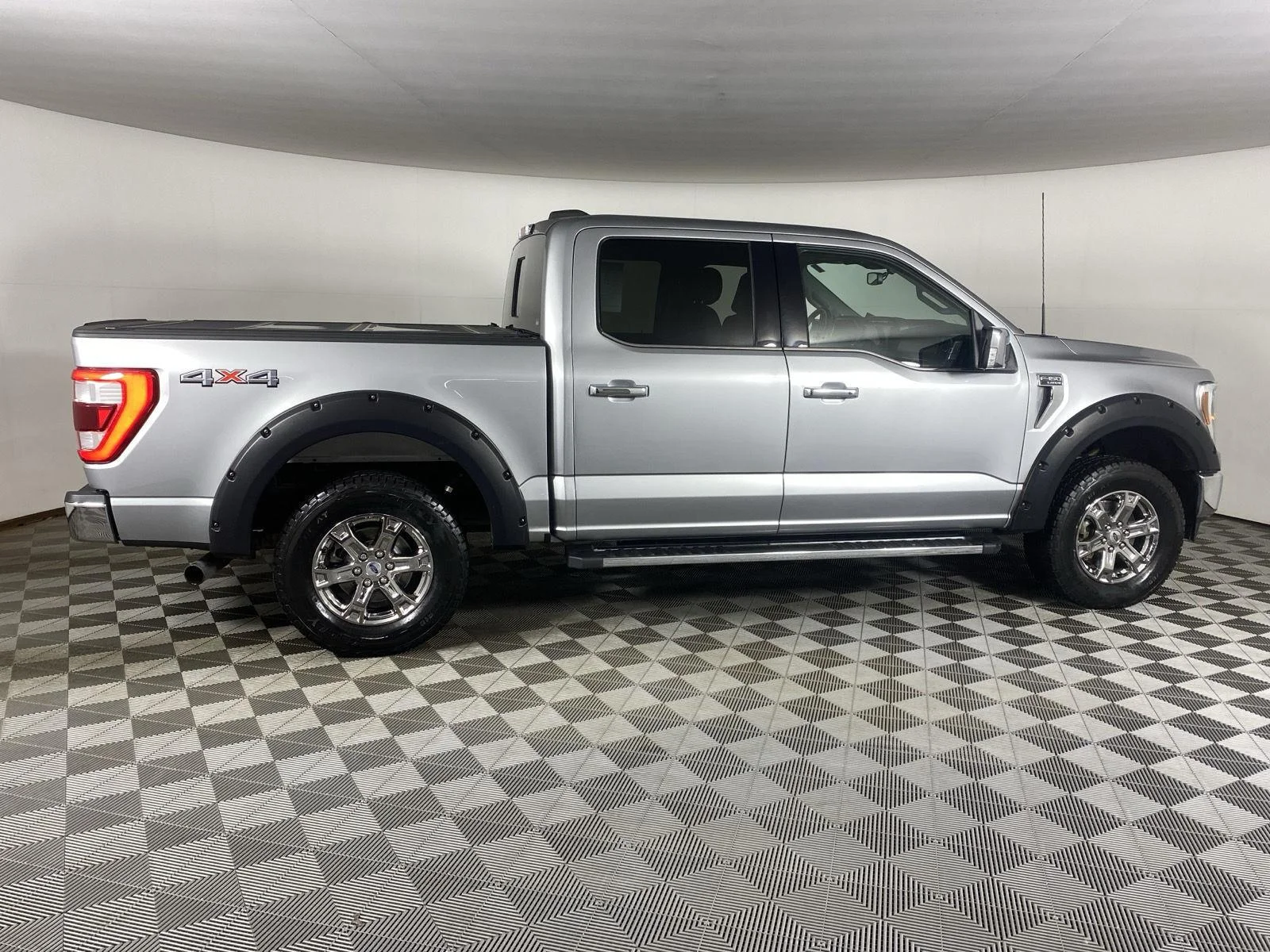 Used 2021 Iconic Silver Ford LARIAT image 8