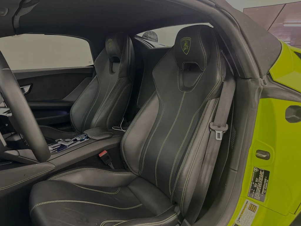 Used 2020  Lamborghini  image 22