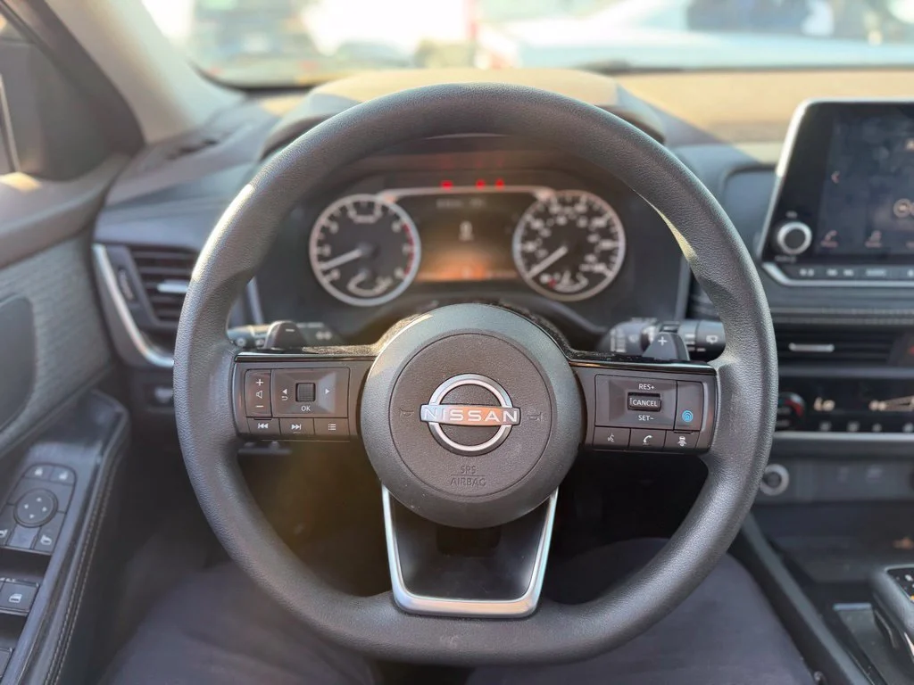Used 2023 Gray Nissan SV image 6