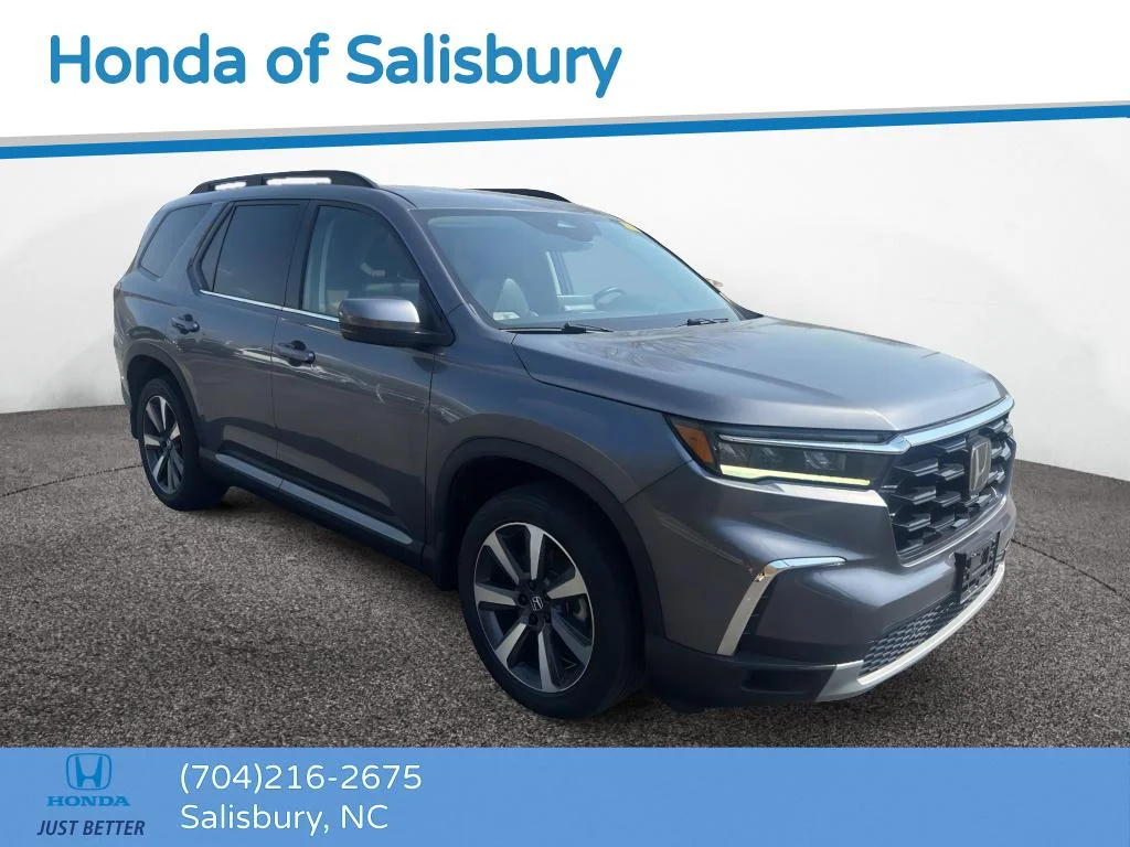 2023 Honda Pilot Touring AWD's photo