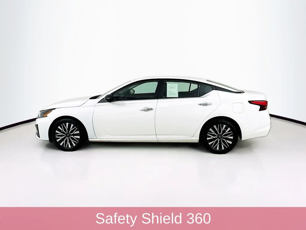 Used 2025 White Nissan 2.5 SV image 4