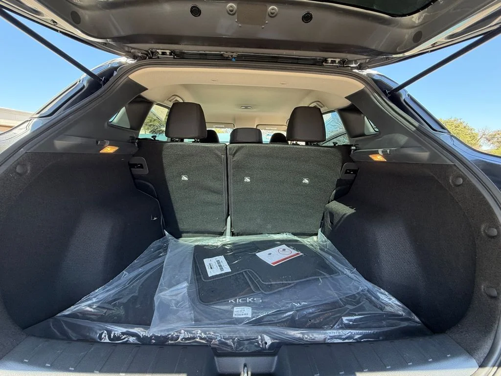New 2026 Gray Nissan S image 19