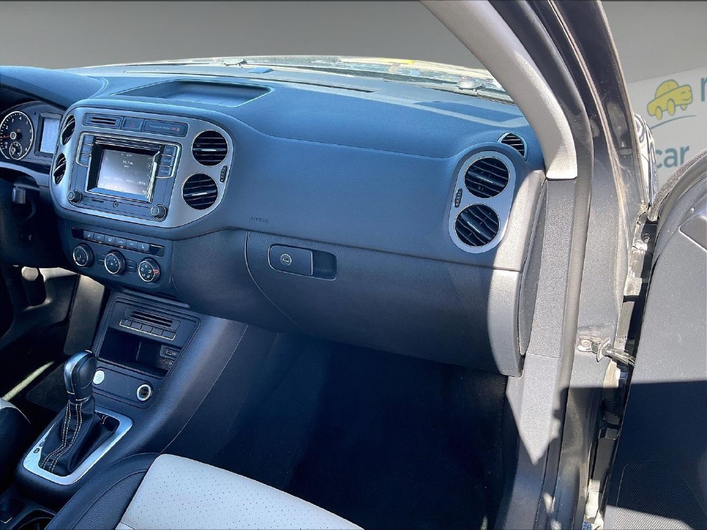 Used 2016 Pepper / Gray Volkswagen S image 12