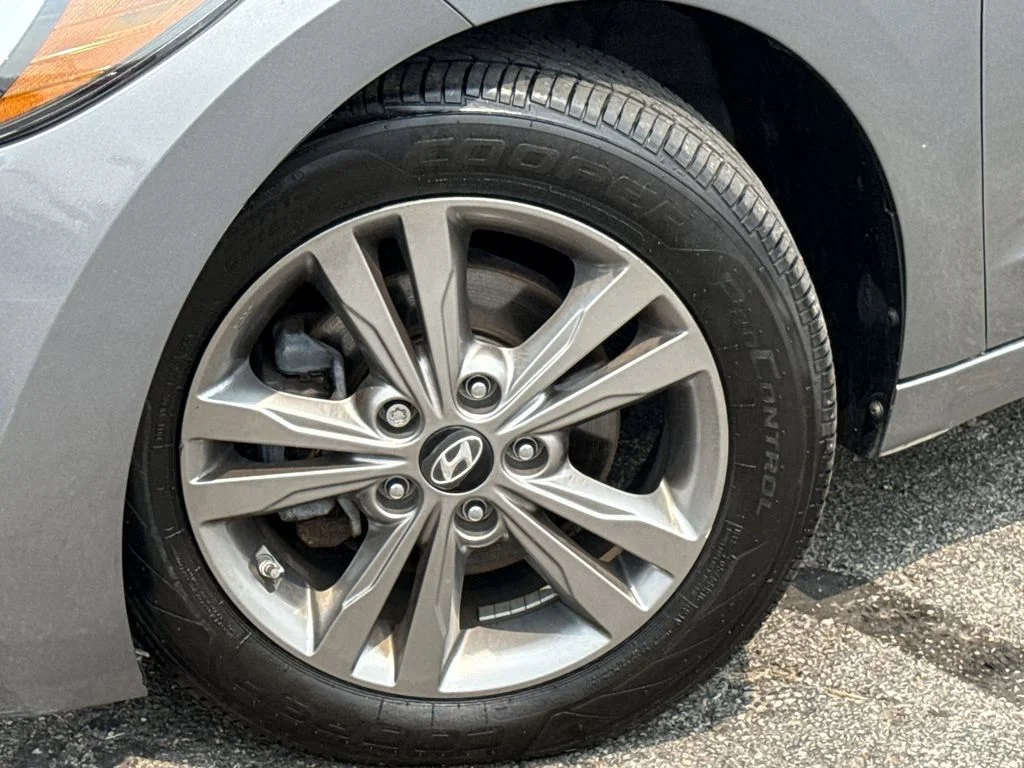 Used 2017 Gray Hyundai SE image 10