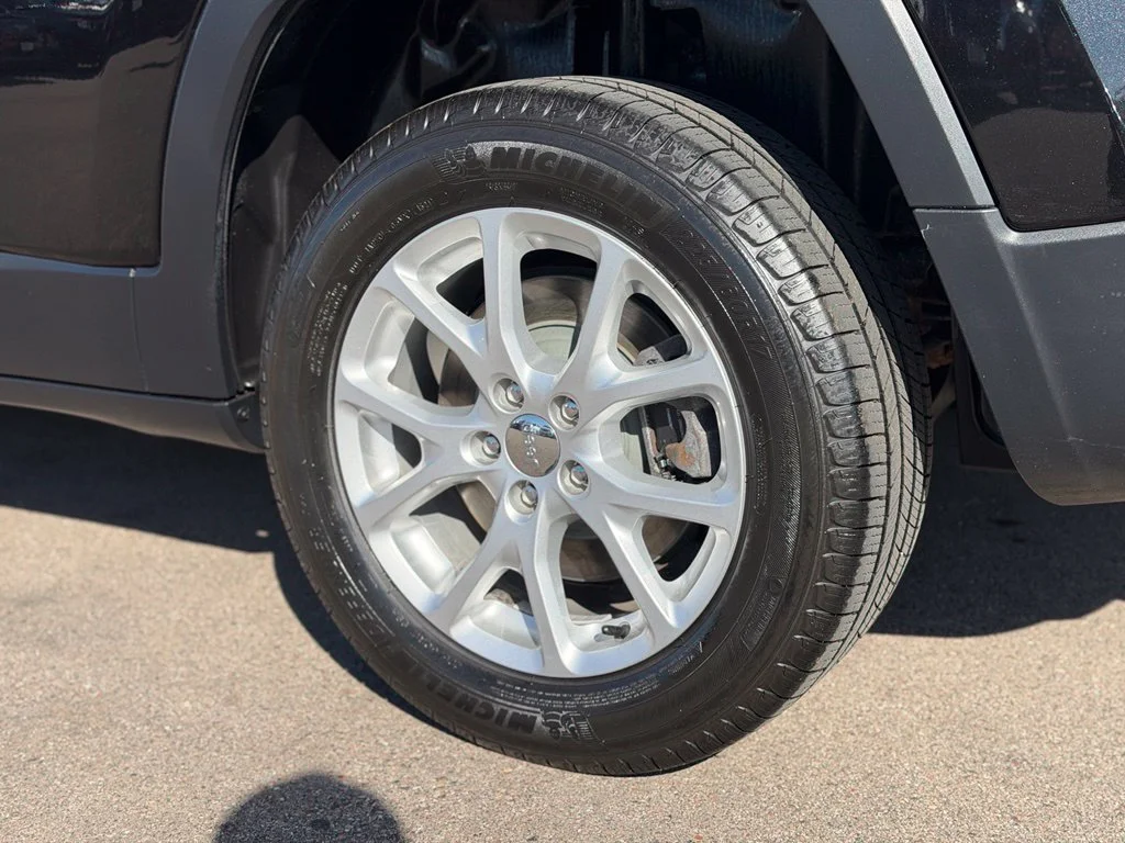 Used 2014 Black Jeep Latitude image 26
