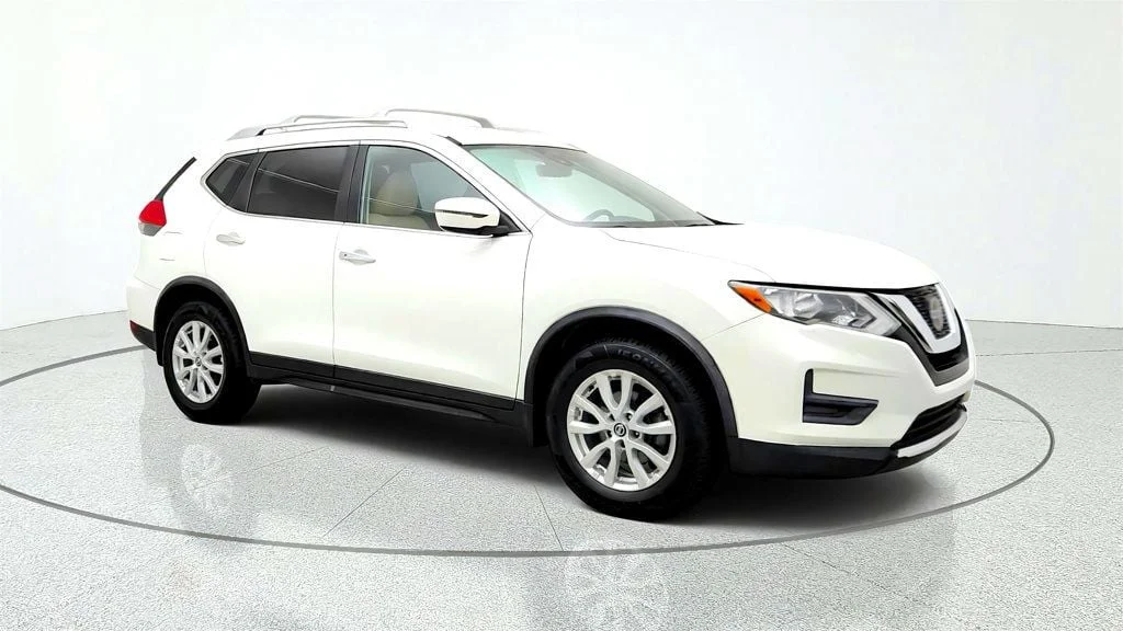 Used 2019 Pearl White Tricoat Nissan FWD SV image 3