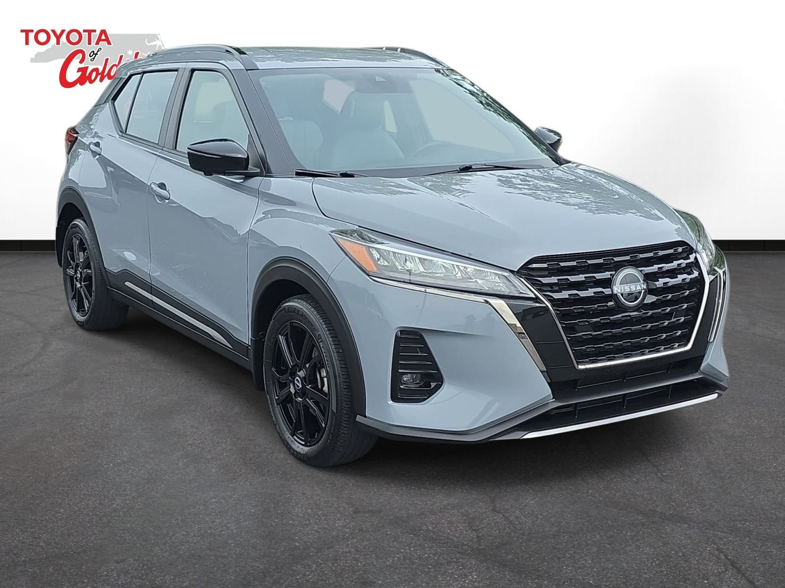 Used 2024 Gray Nissan SR image 3