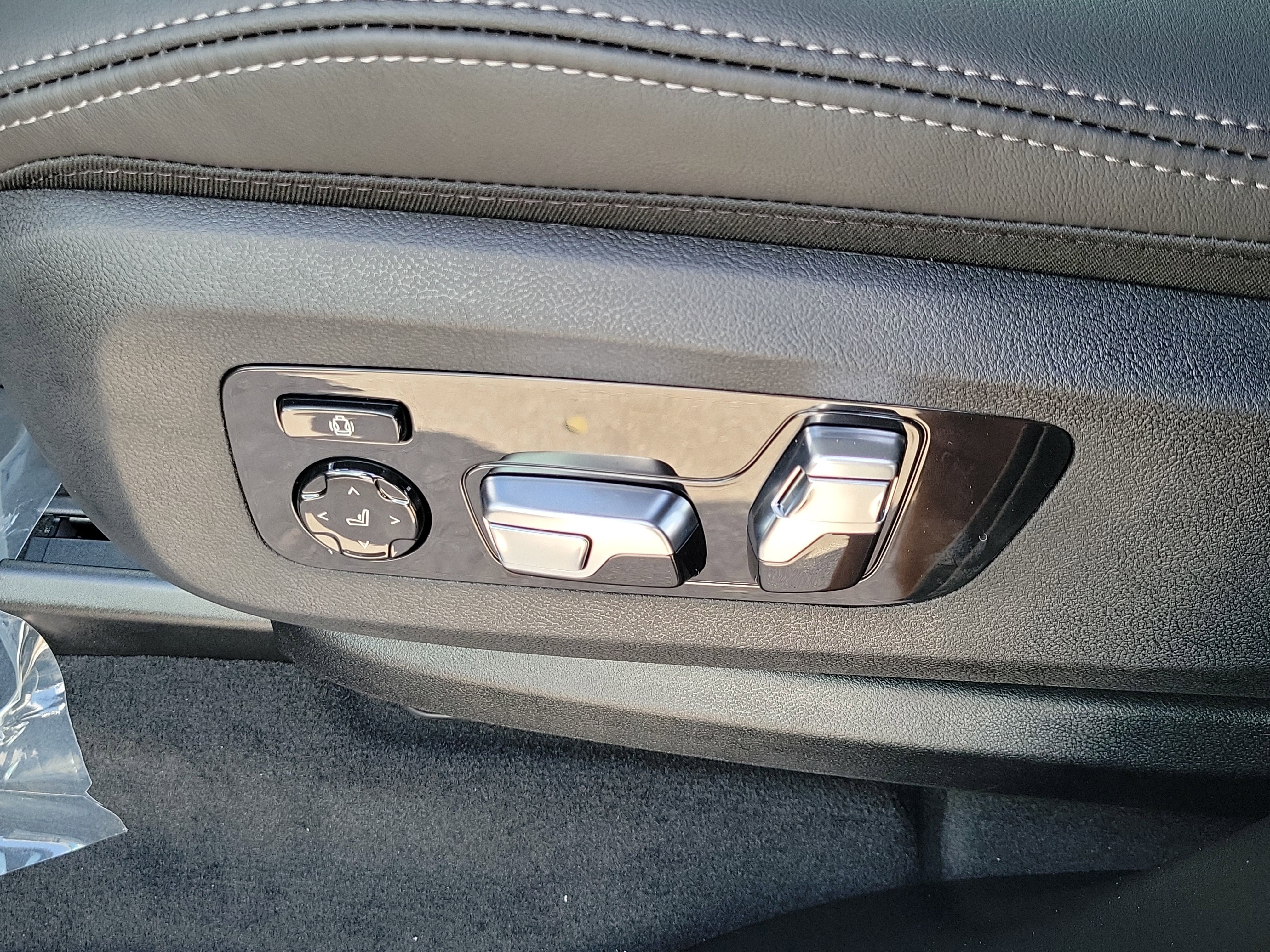 New 2026 Brooklyn Grey Metallic BMW M60i image 15