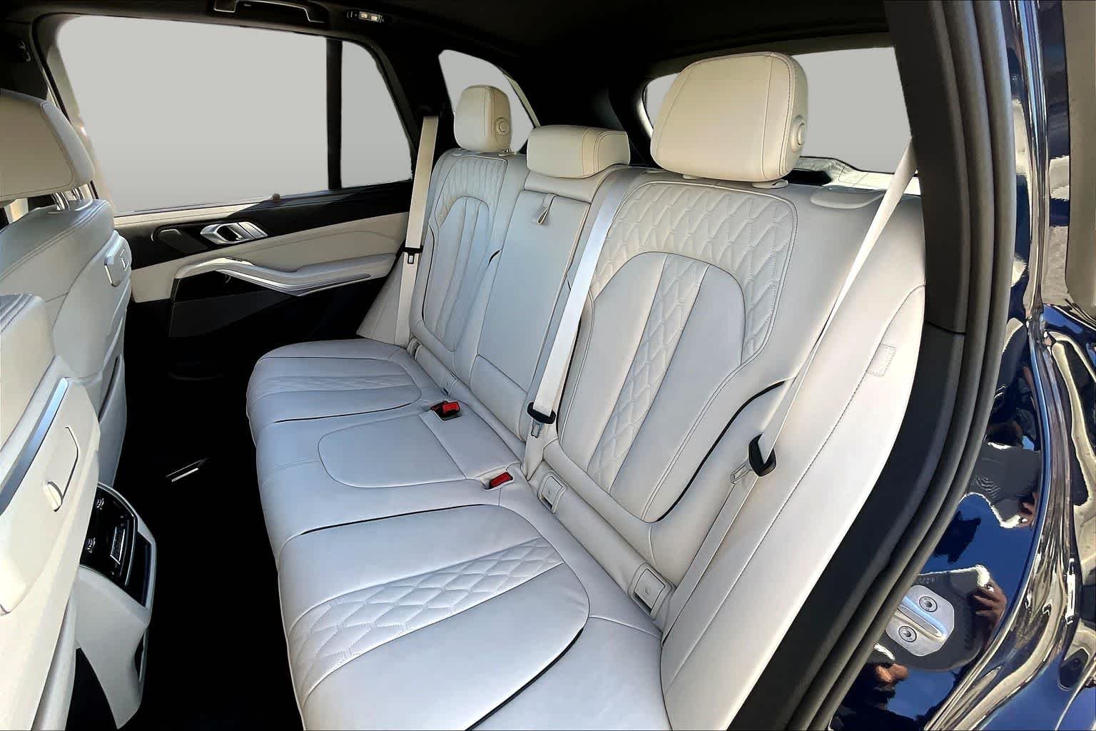 Used 2026 Tanzanite Blue II Metallic BMW sDrive40i image 18