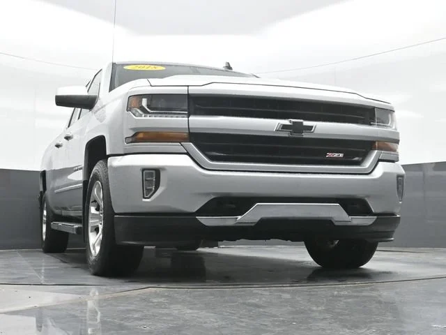 Used 2018 SILVER ICE METALLIC Chevrolet LT image 22