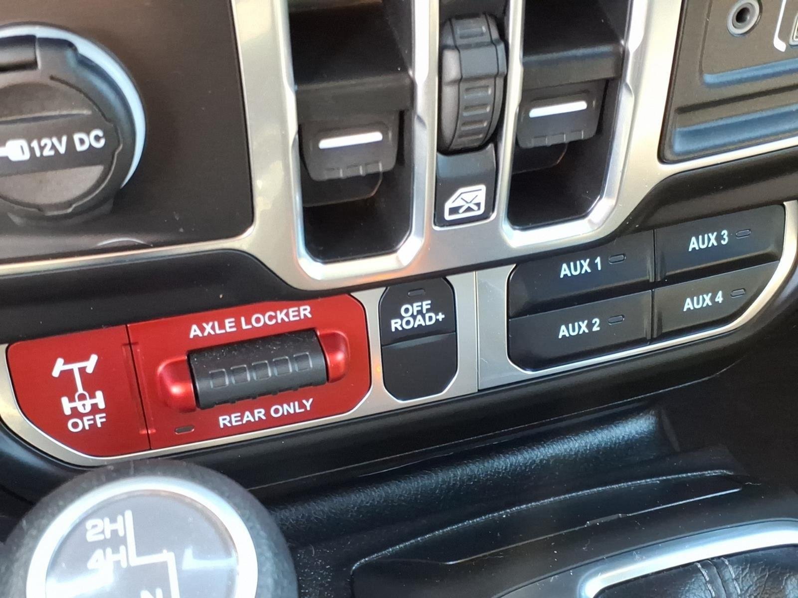 Used 2025 Granite Crystal Metallic Clearcoat Jeep Mojave image 10