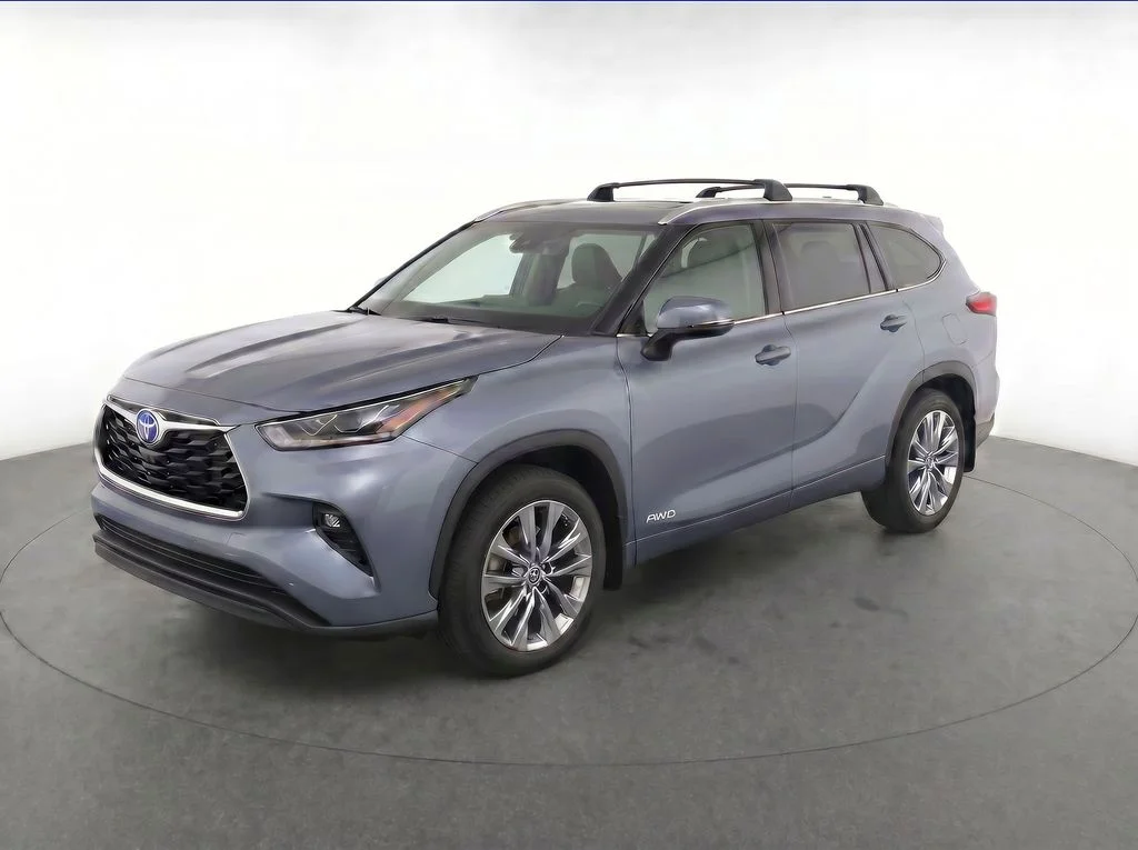 Used 2023  Toyota Limited image 1