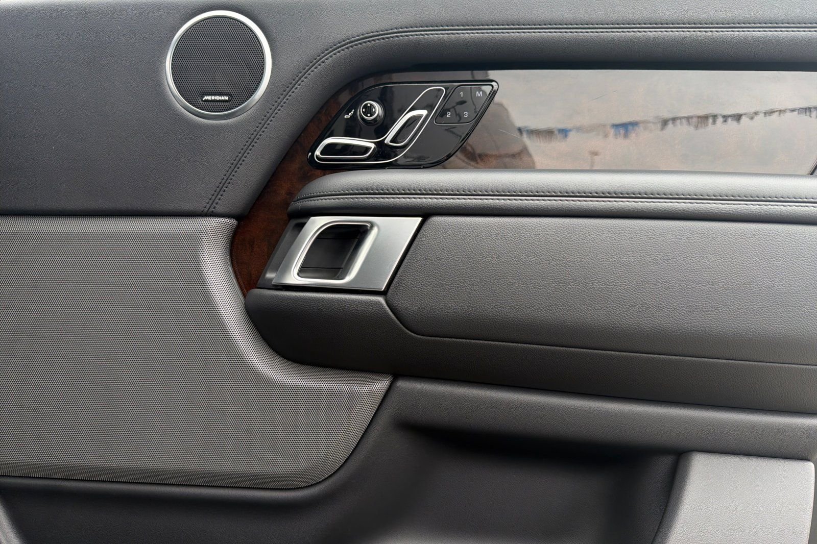 Used 2020  Land Rover SWB image 21