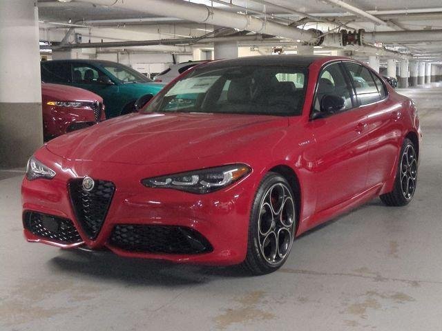 New 2025 Alfa Rosso (Red) Exterior Paint Alfa Romeo  image 3