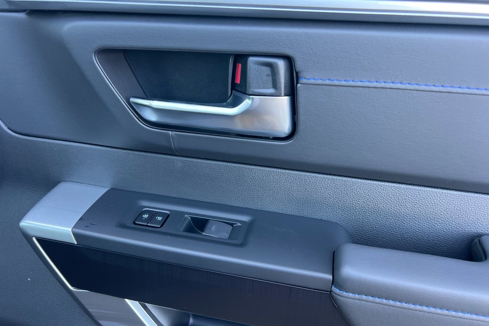 2025 Toyota Tundra Platinum - Photo 18