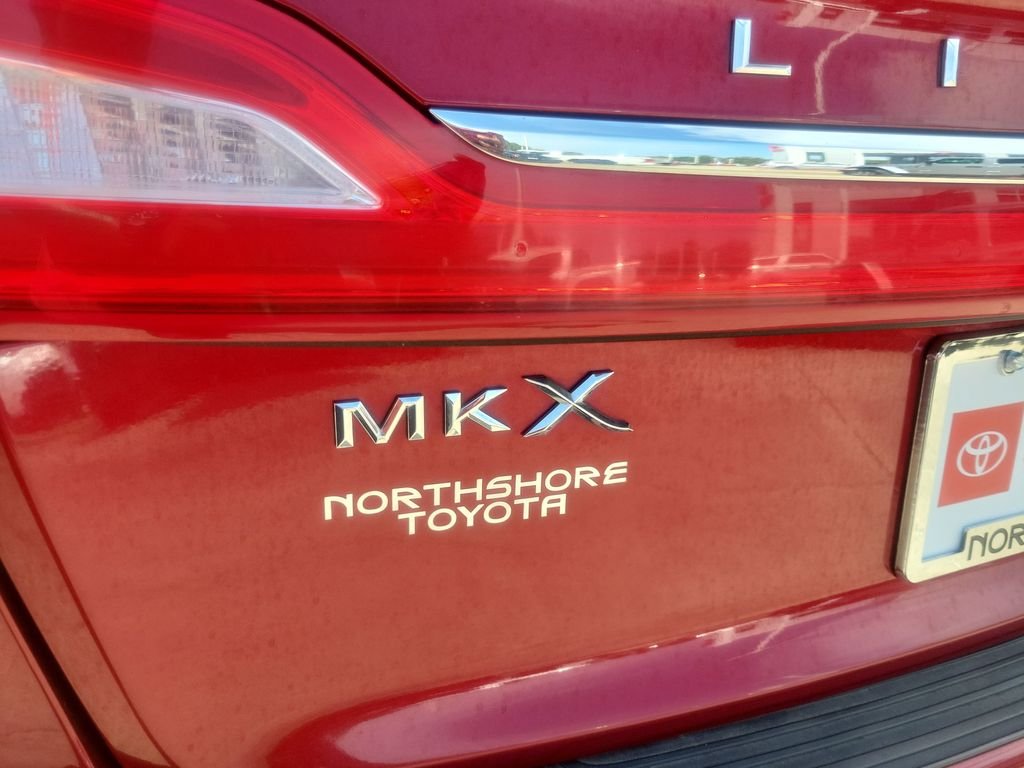 Used 2016 Red Lincoln Reserve image 11