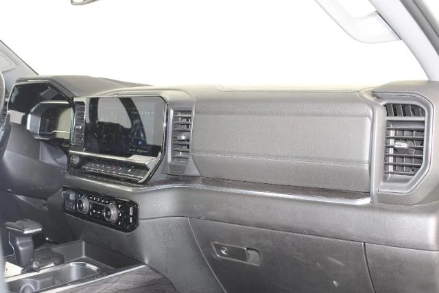 Used 2023 Summit White Chevrolet  image 18