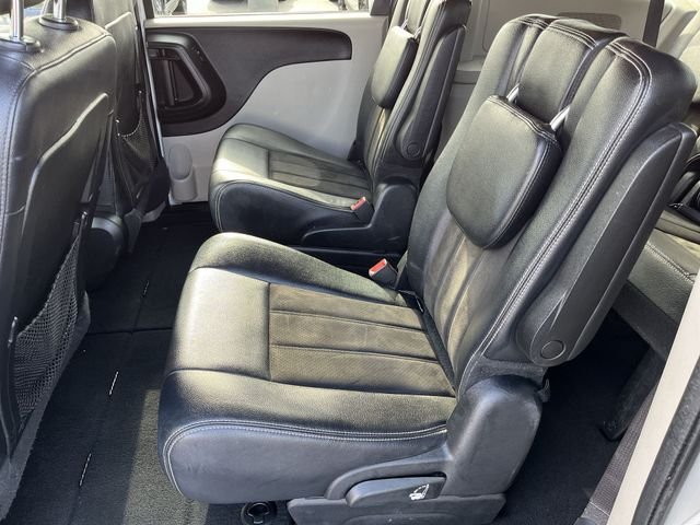 Used 2019 White Dodge SXT image 25