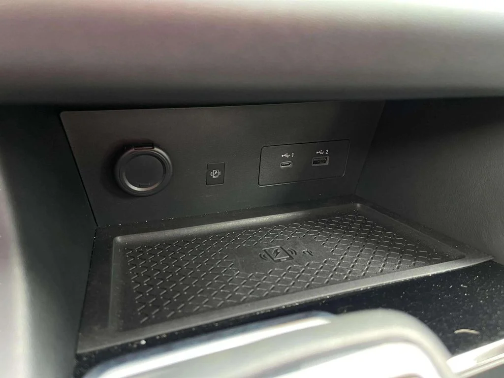 Used 2022 Super Black Nissan Platinum image 15