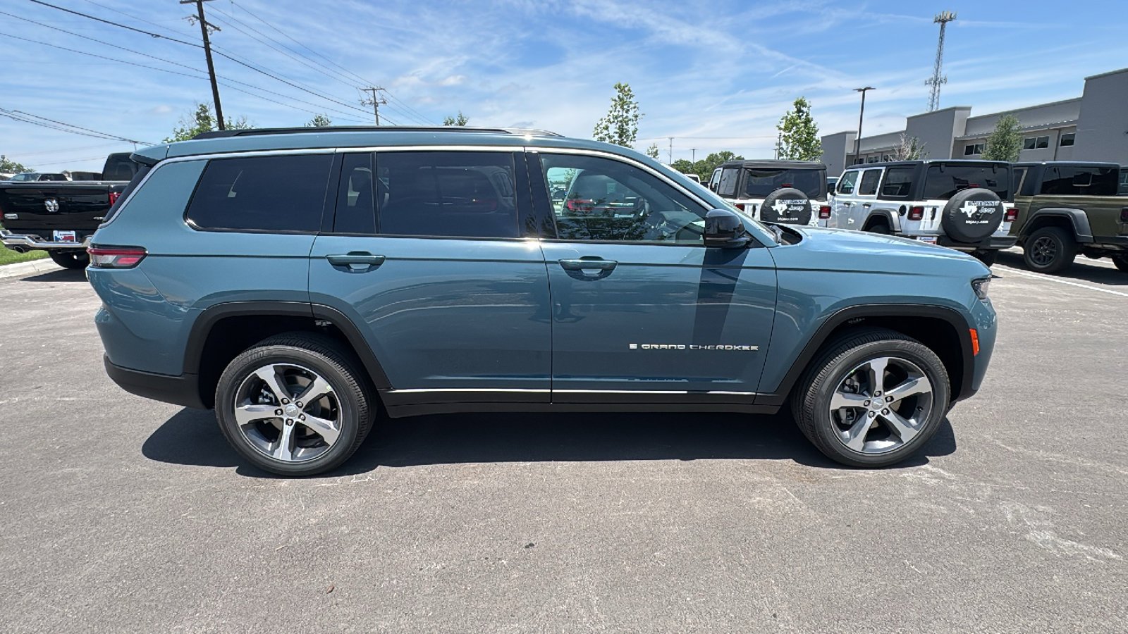 New 2026 Steel Blue Exterior Paint Jeep Limited image 4