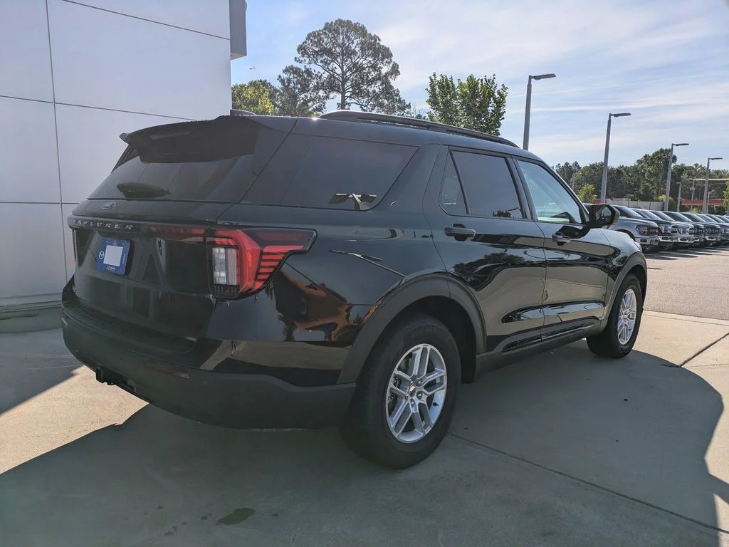New 2026 Agate Black Metallic Ford Active image 4