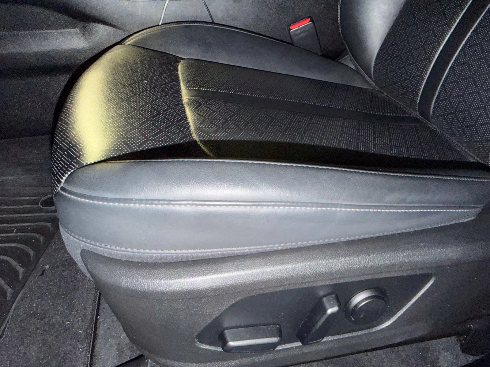 Used 2022 Gray Kia EX image 4