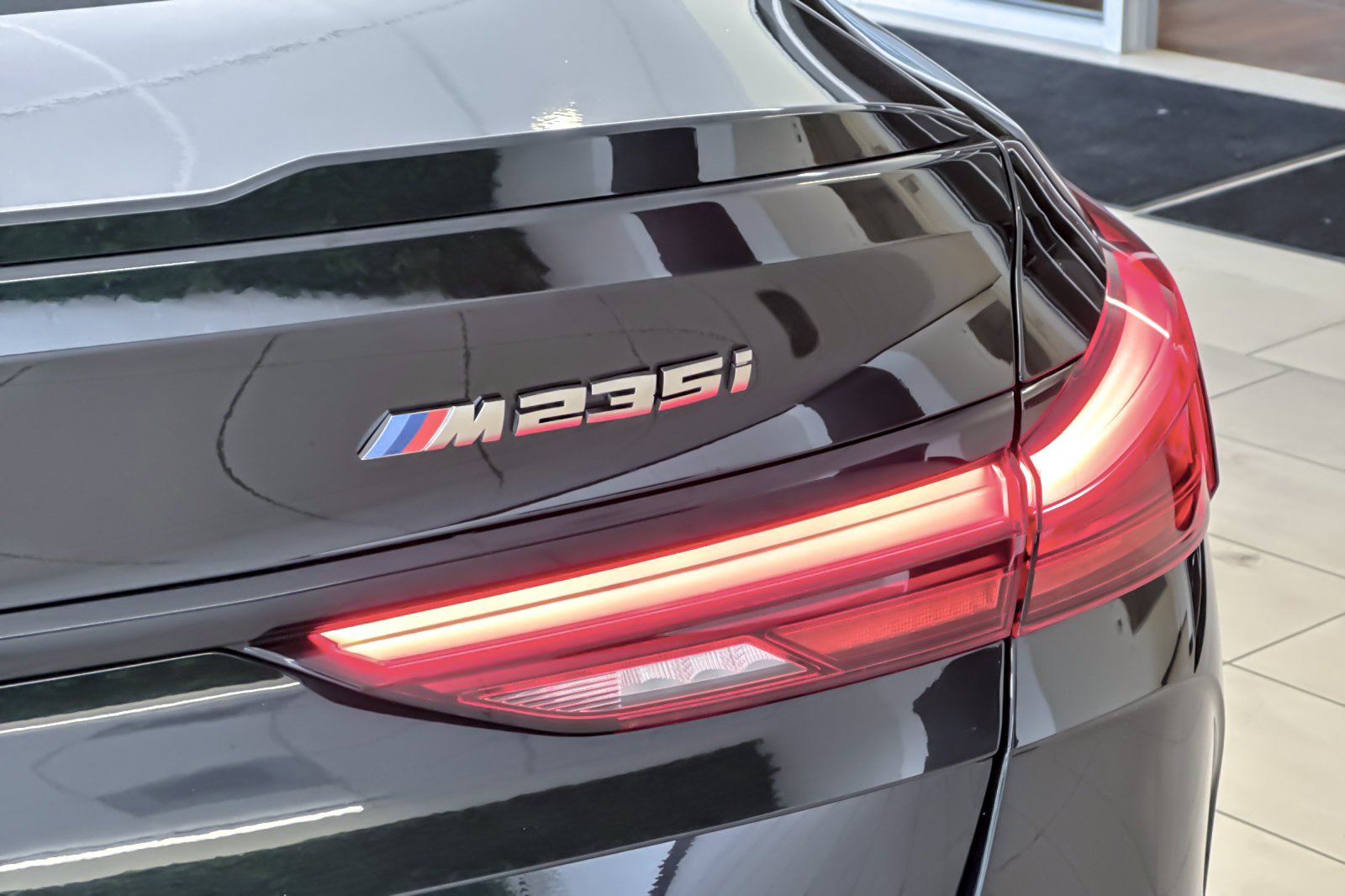 Used 2020 Black Sapphire Metallic BMW M235i xDrive image 27