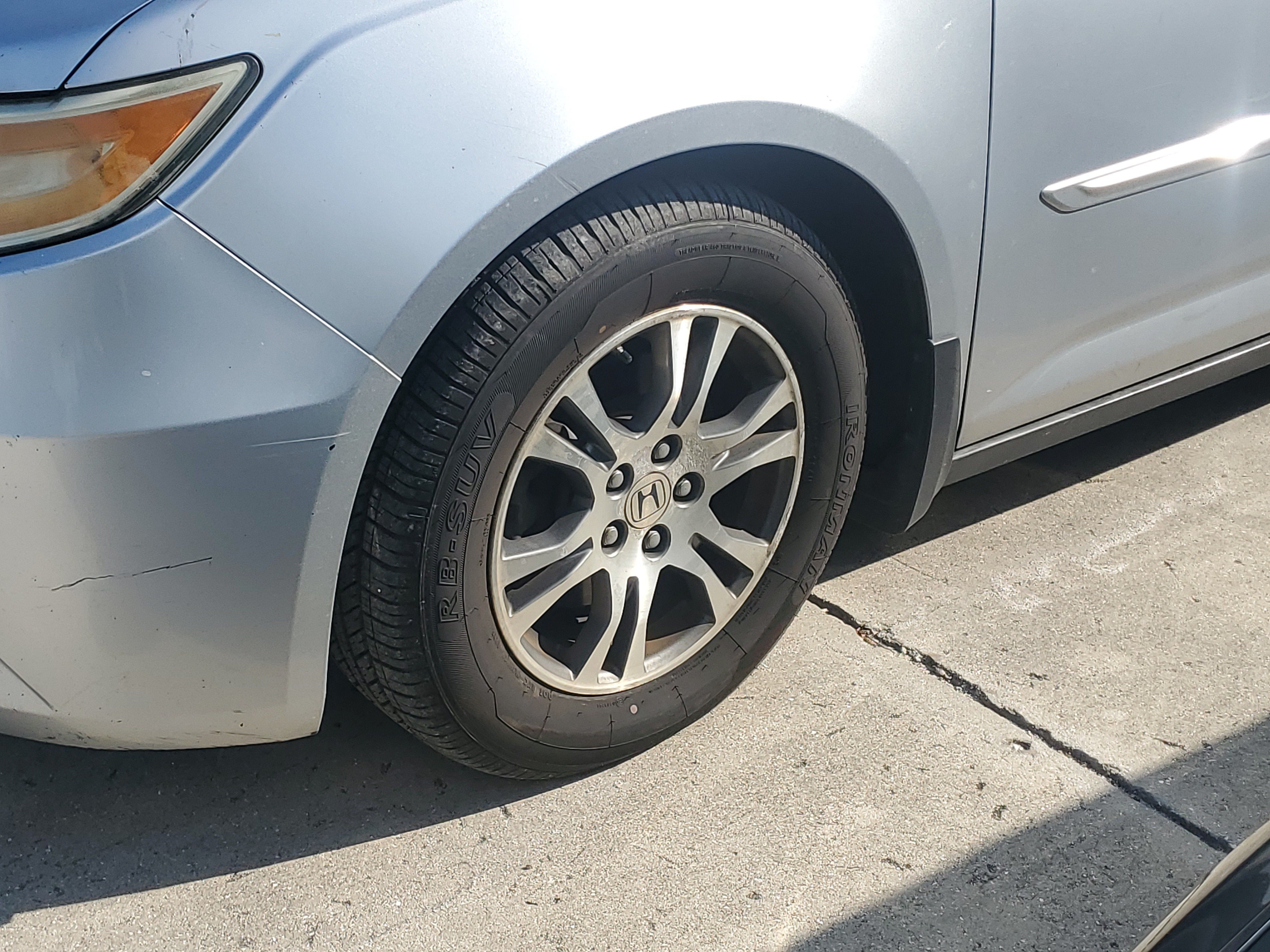 Used 2011 Silver Honda EX-L image 4