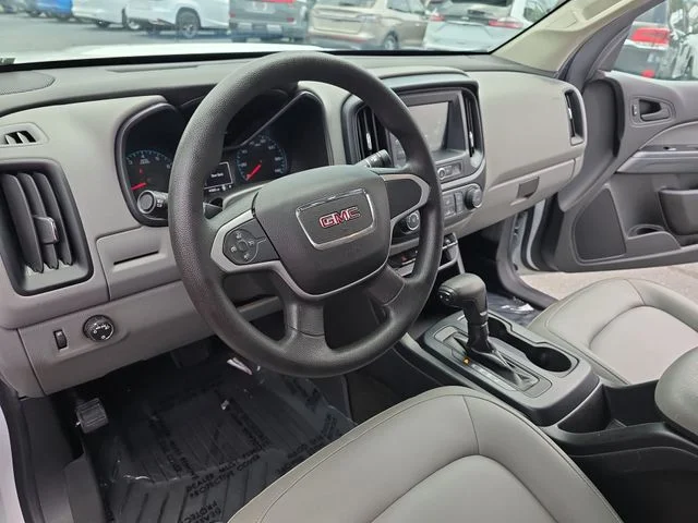 Used 2017 White GMC Base image 17