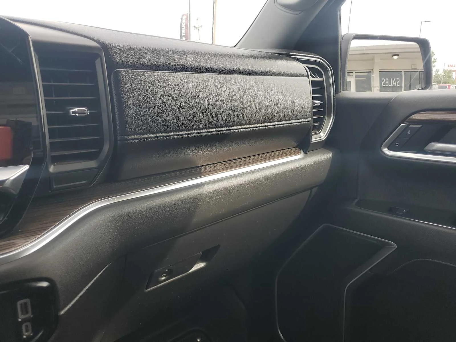 Used 2025 Radiant Red Tintcoat Chevrolet RST image 25