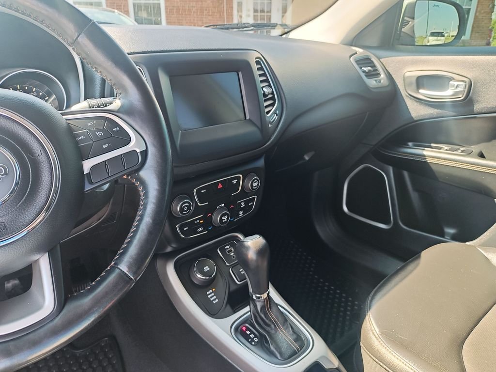Used 2020 White Jeep Latitude image 20