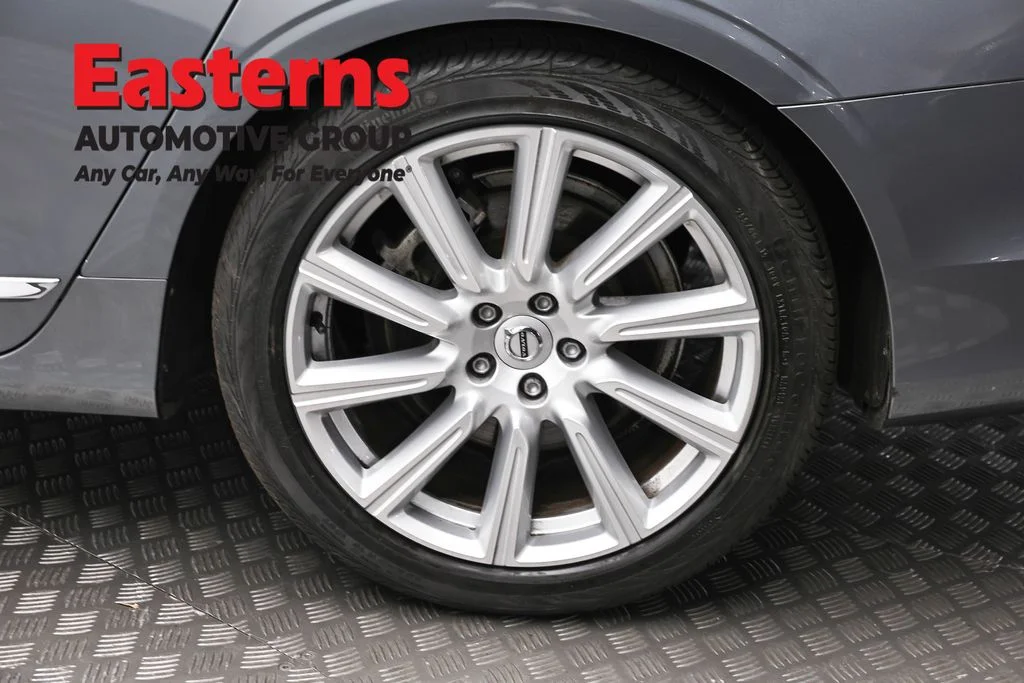 Used 2018 Gray Volvo T6 Inscription image 8