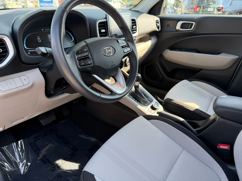 Used 2023 Shimmering Silver Hyundai SEL image 18