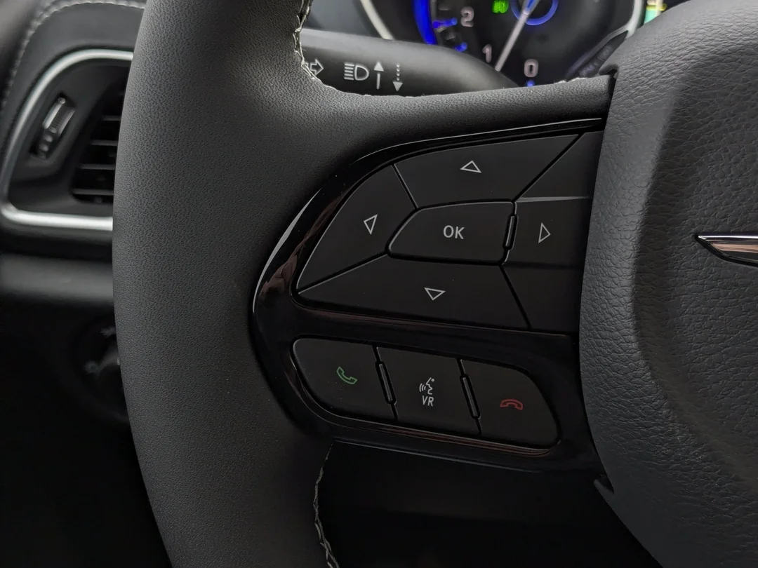 New 2026 Black Chrysler Limited - - AWD - 360 Camera - Vented Seats - AWD System - Remote Start & More! image 16
