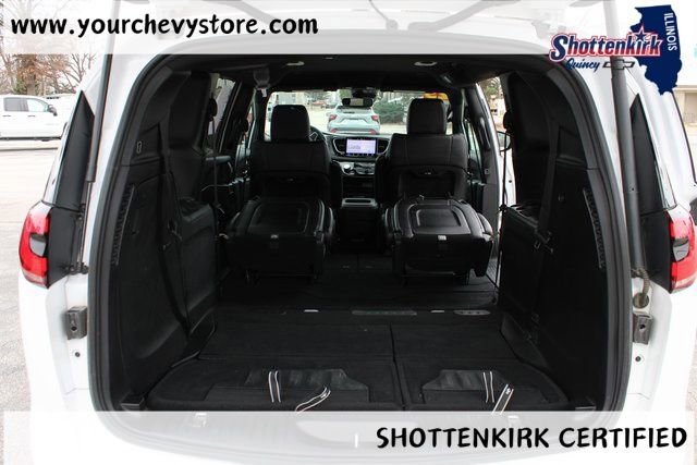 Used 2025 White Chrysler Select image 19