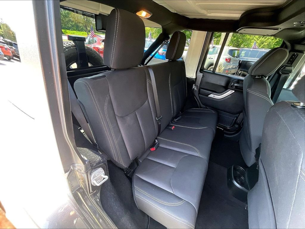 Used 2018 Gray Jeep Unlimited Sahara image 18