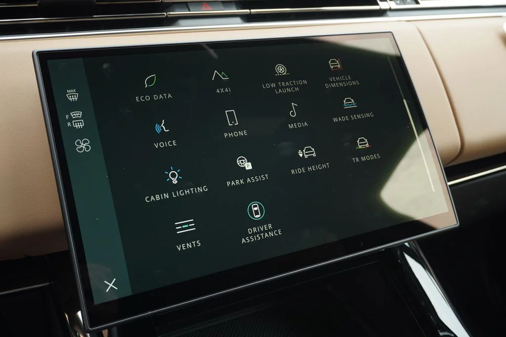 New 2026 Fuji White Land Rover Dynamic SE image 22