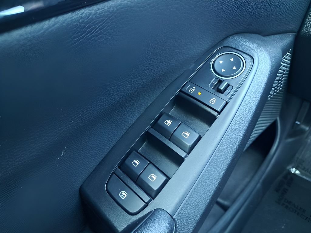 Used 2024 Green Kia S image 27