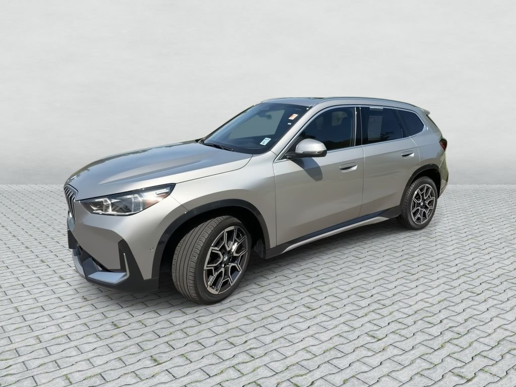 Used 2025 Silver BMW xDrive28i image 4