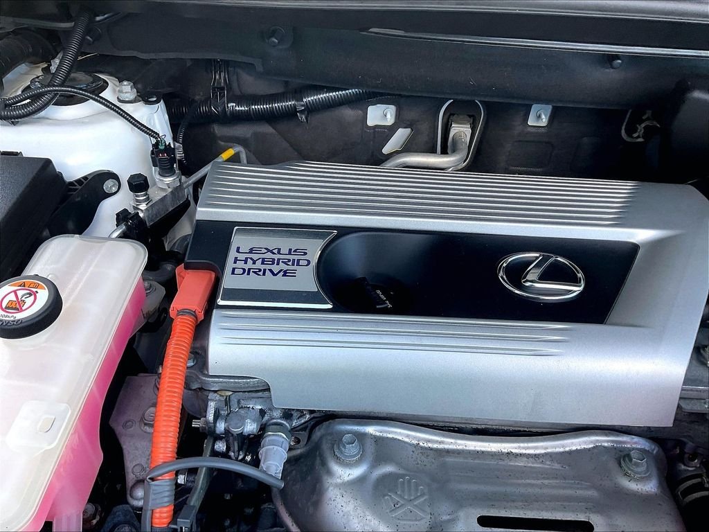 Used 2021 White Lexus 300h image 34