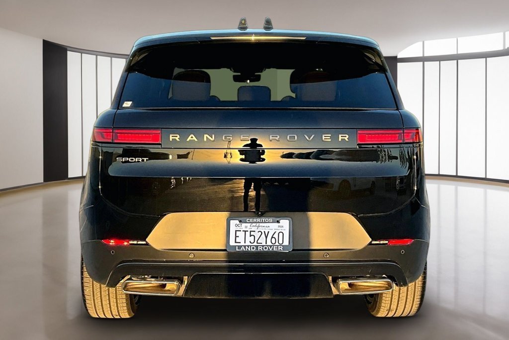 Used 2026 Santorini Black Metallic Land Rover SE image 5