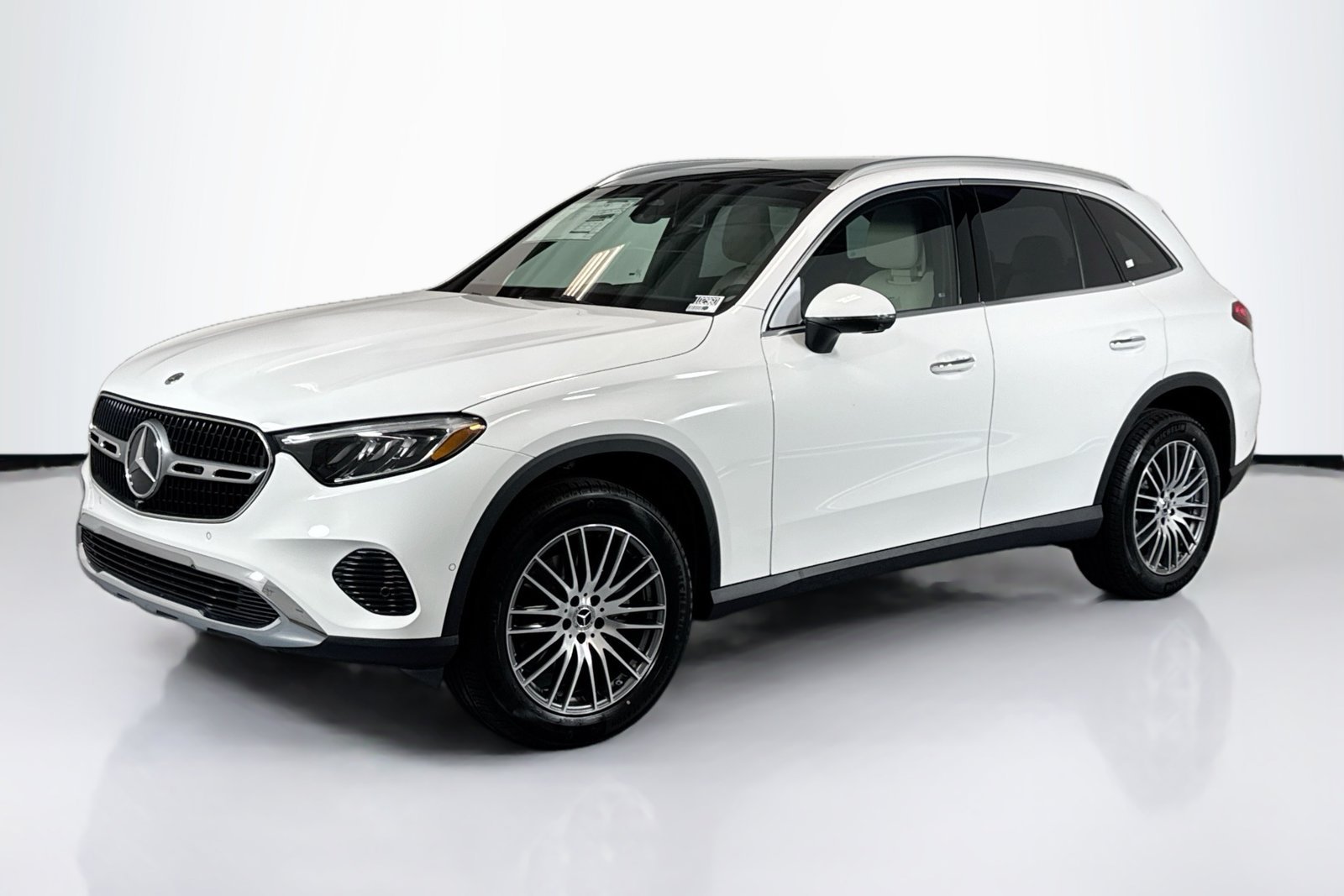 New 2026 Polar White Mercedes-Benz GLC 300 image 1