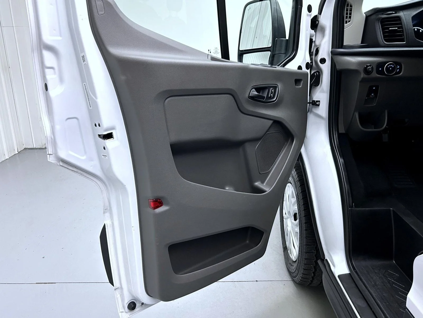 Used 2025 White Ford XLT image 9