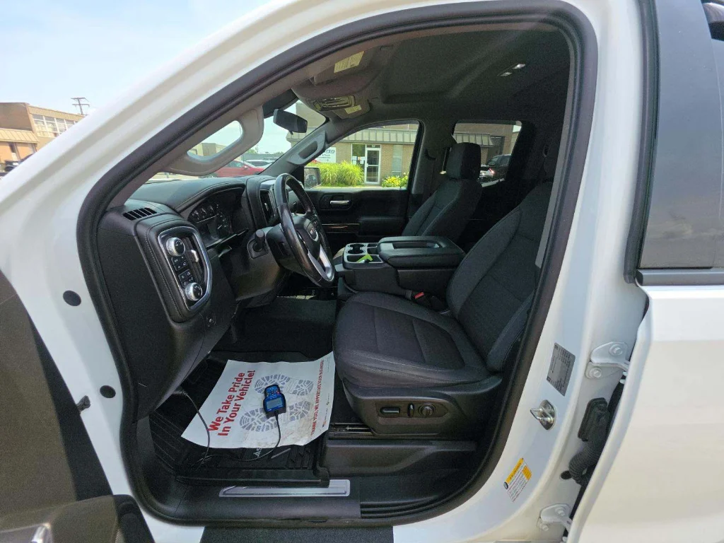 Used 2019 Summit White GMC Elevation image 7