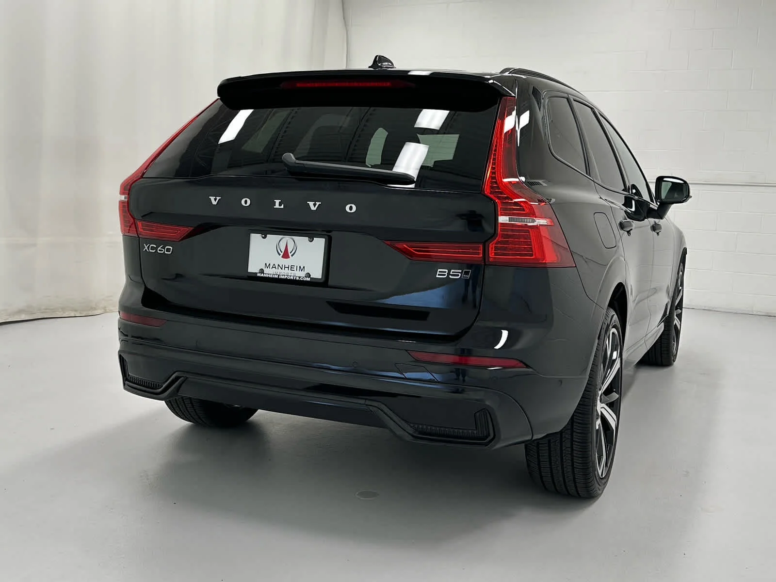 Used 2025 Onyx Black Metallic Volvo Ultra image 6