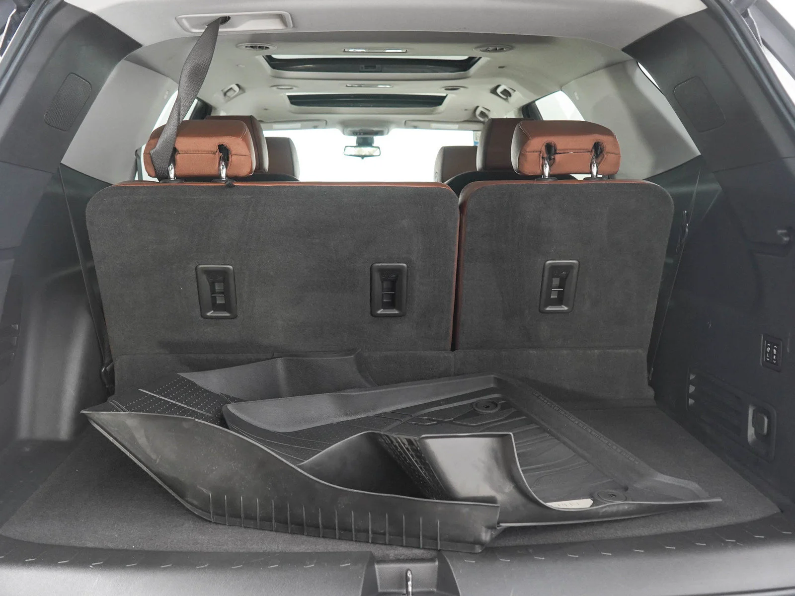 Used 2021 Iridescent Pearl Tricoat Chevrolet High Country image 9