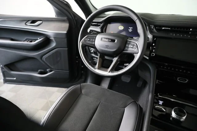 New 2026 Baltic Gray Metallic Clear-Coat Exterior Paint Jeep Altitude image 21