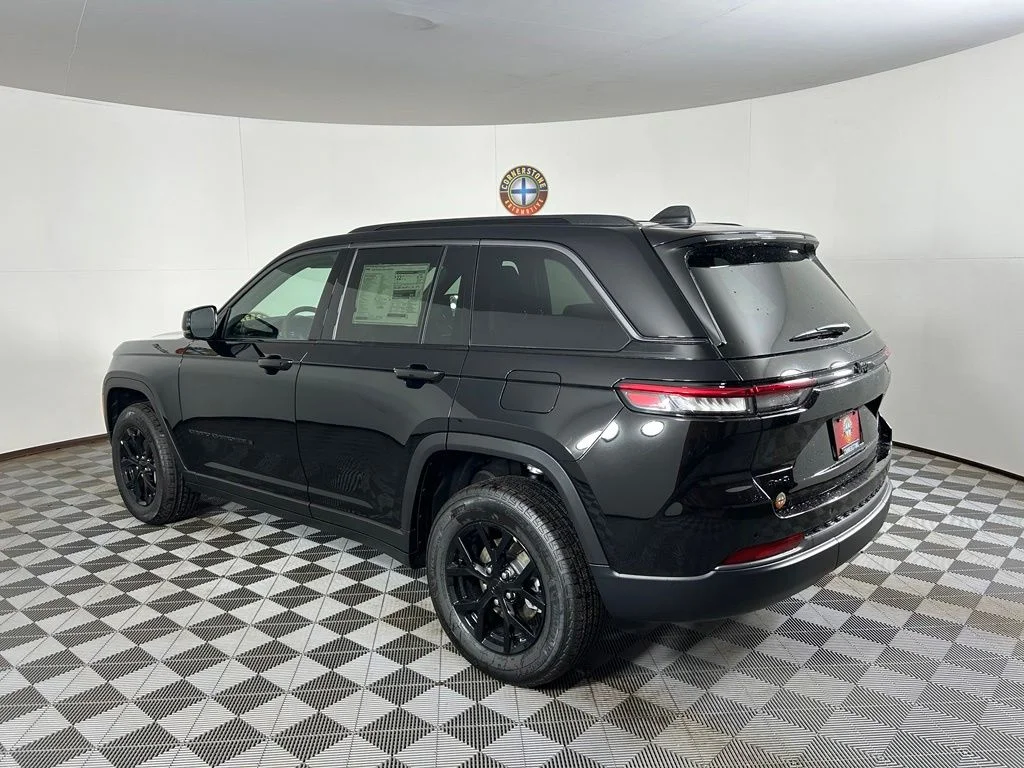 New 2026 Diamond Black Crystal Pearlcoat Jeep Altitude image 17