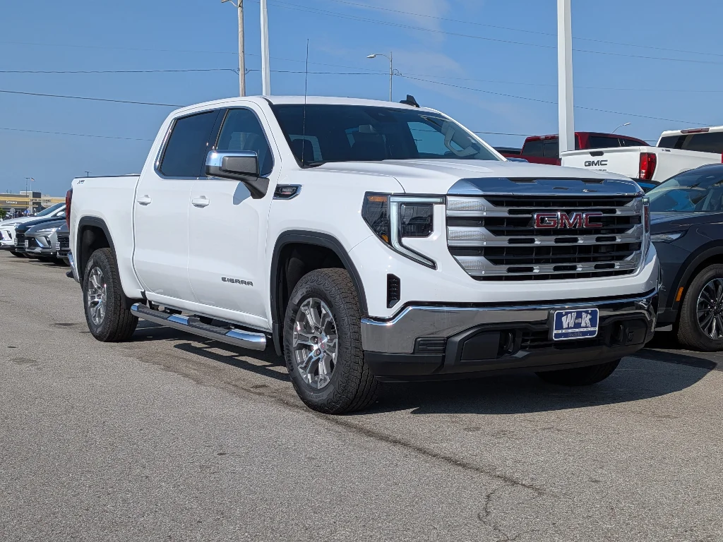 New 2026 Summit White GMC SLE image 1